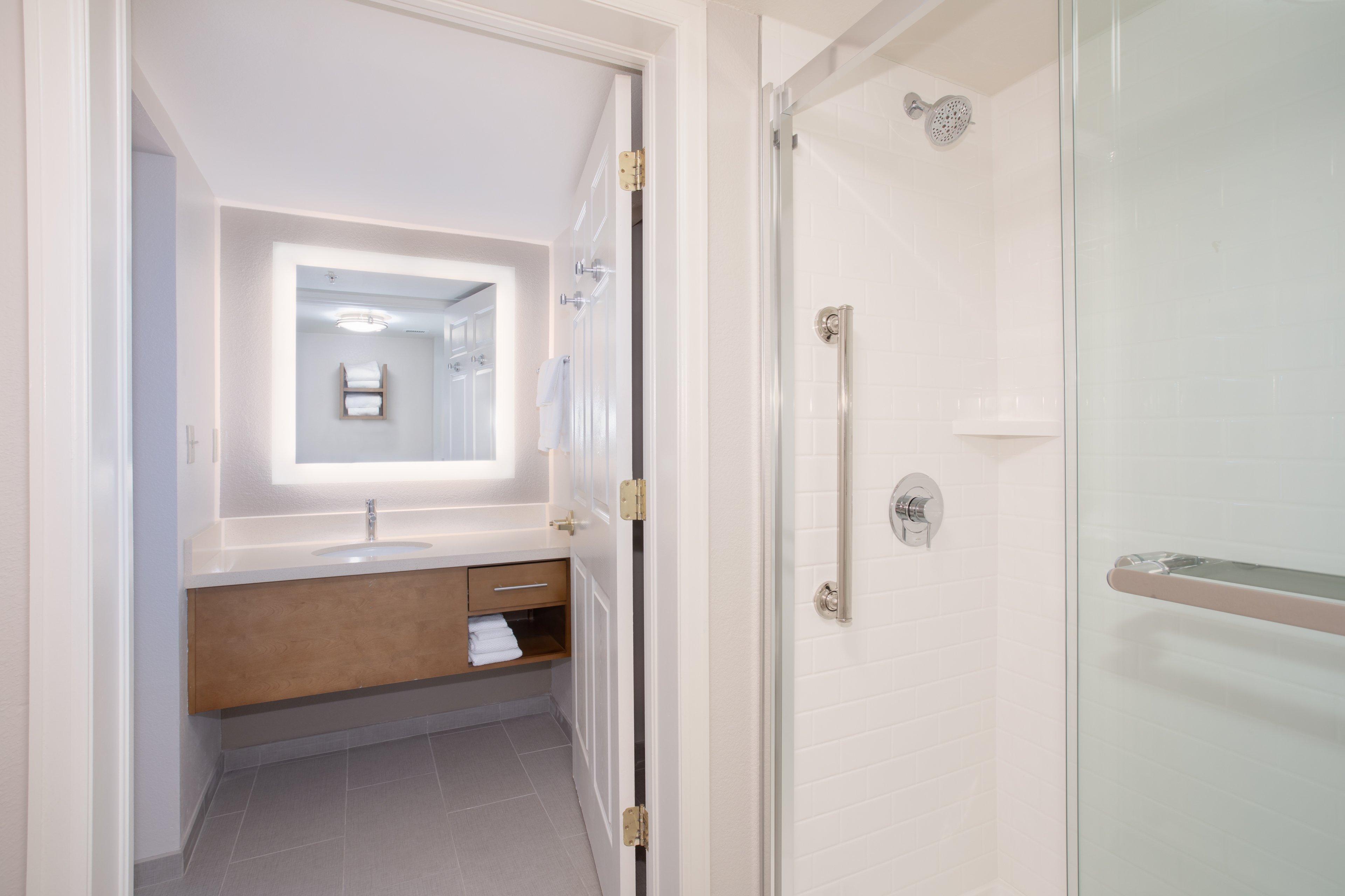 Hotel Staybridge International Airport By Ihg DEN