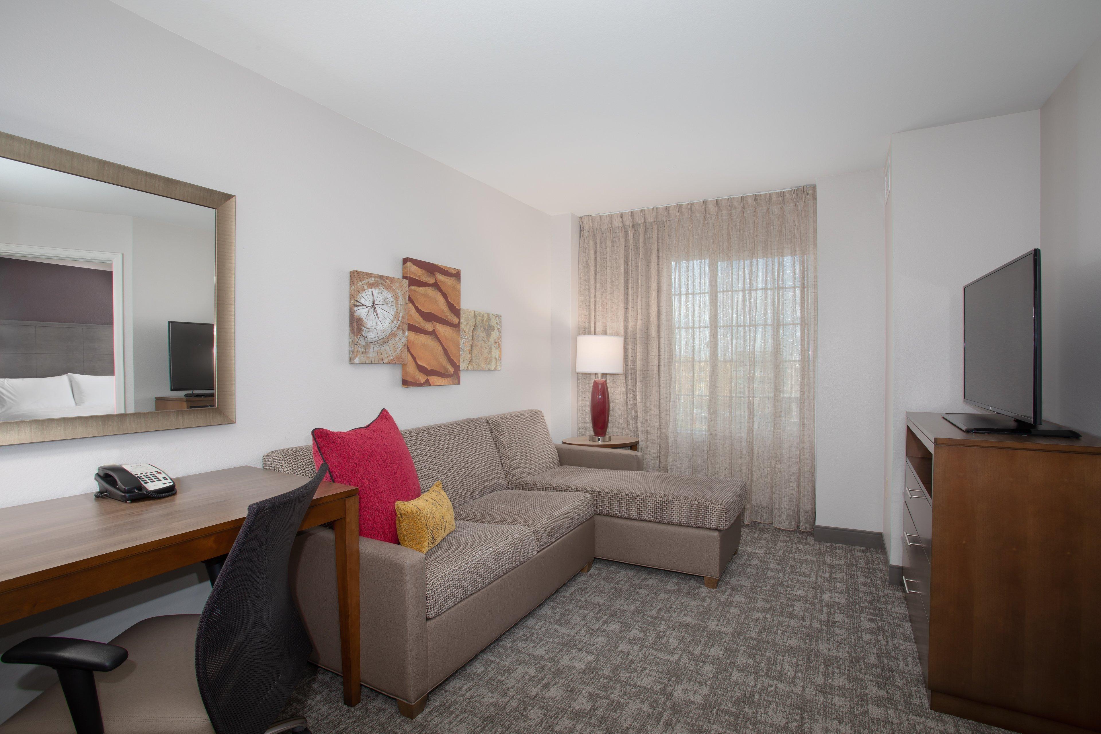 Hotel Staybridge International Airport By Ihg 3*