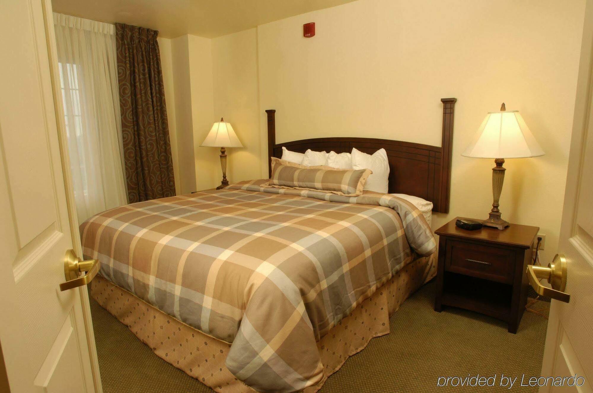 Hotel Staybridge International Airport By Ihg