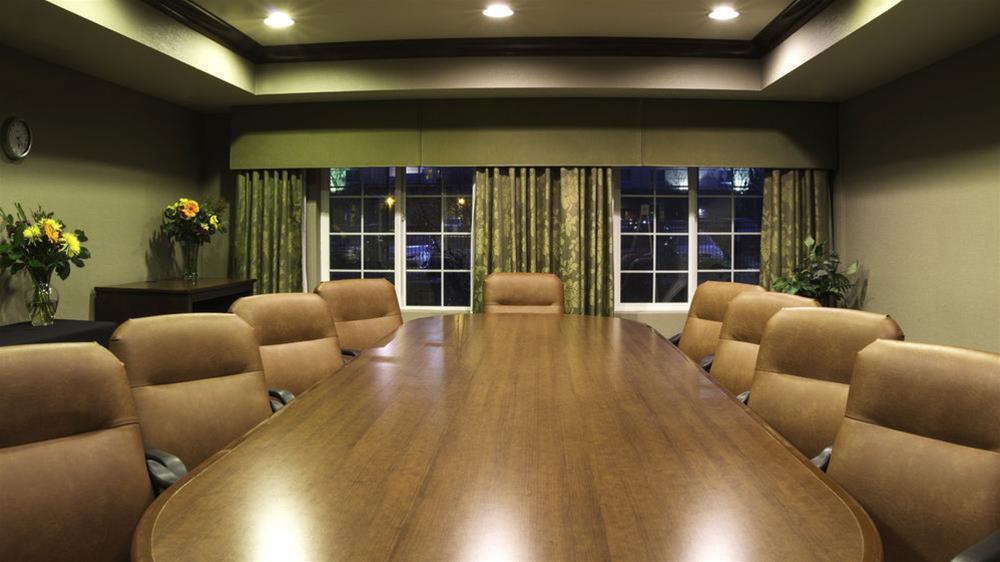 Hotel Staybridge International Airport By Ihg 3*