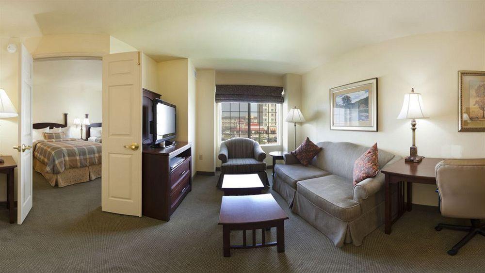 Staybridge International Airport By Ihg Hotel 3*