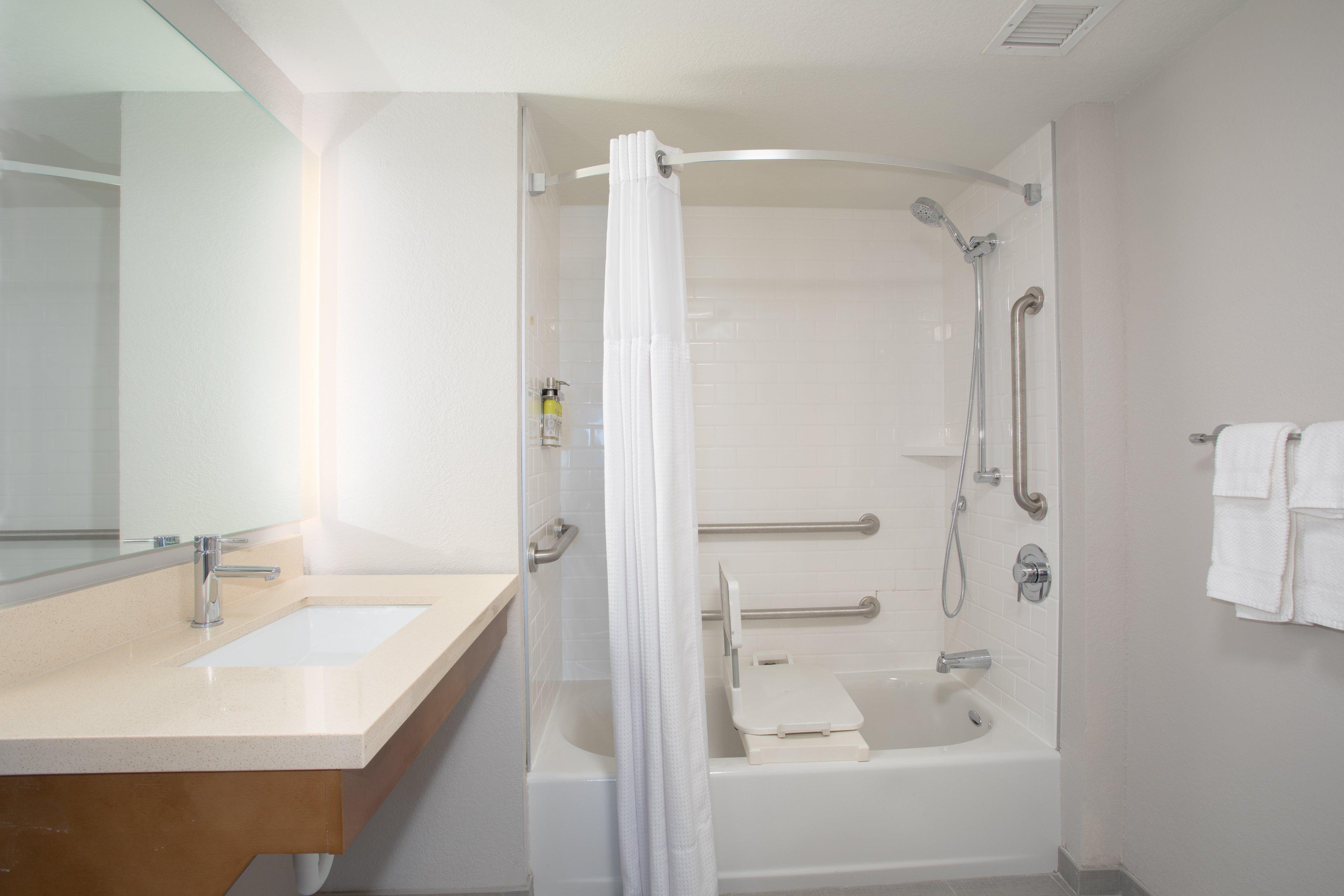 Hotel Staybridge International Airport By Ihg 3*