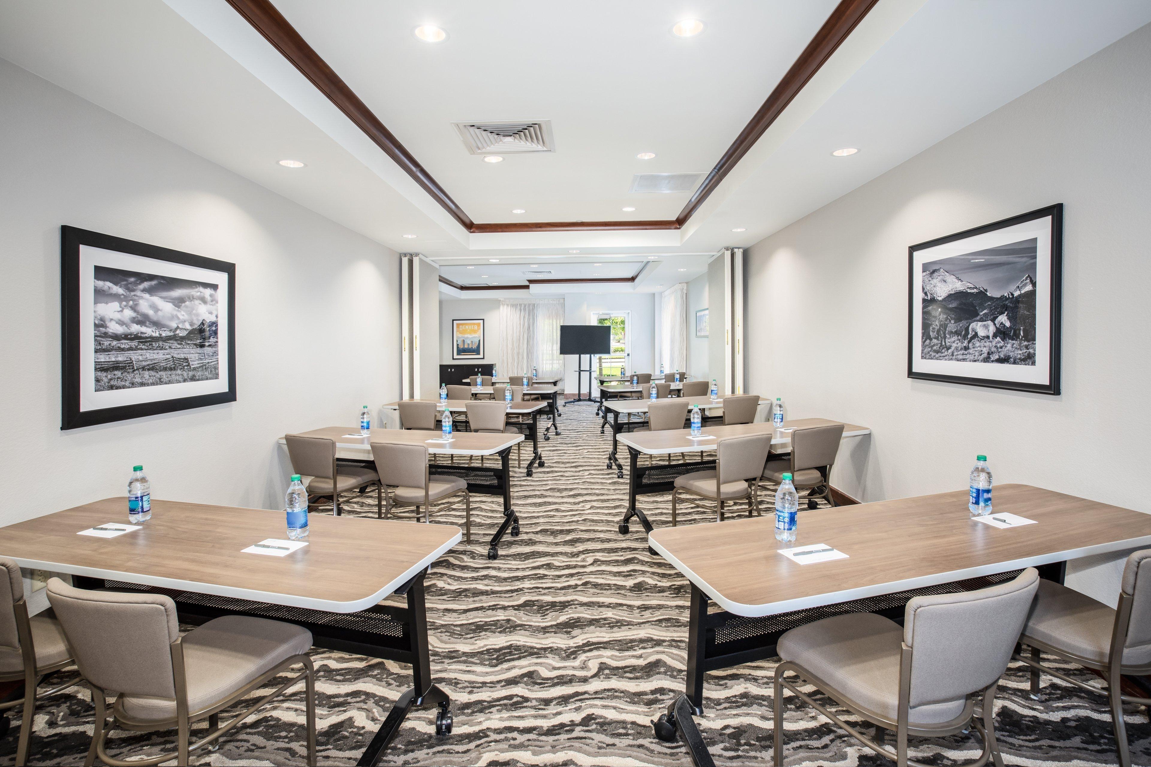 Hotel Staybridge International Airport By Ihg DEN